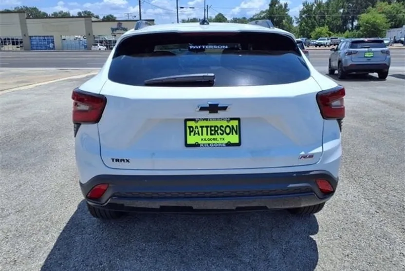 2025 Chevrolet Trax photo 1