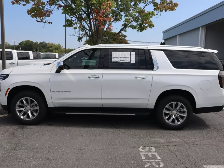 2025 Chevrolet Suburban Premier photo 1