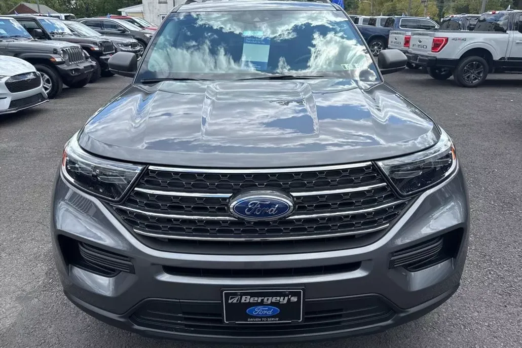 2022 Ford Explorer XLT photo 1