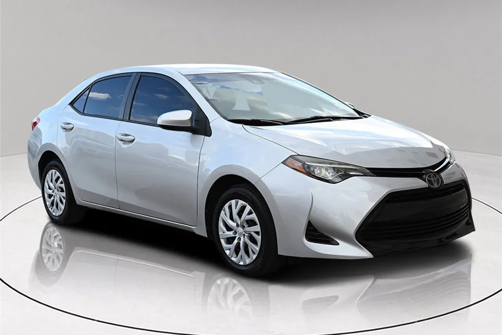 2019 Toyota Corolla L photo 1