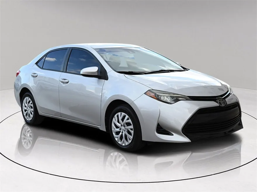 2019 Toyota Corolla L photo 1