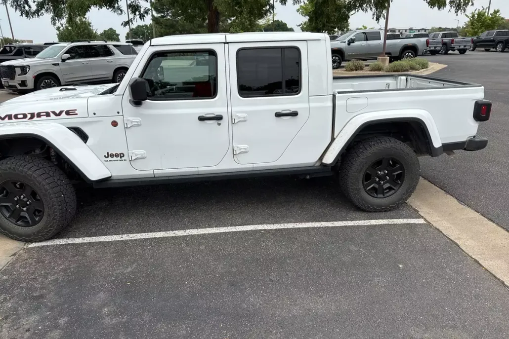 2023 Jeep Gladiator Mojave photo 1