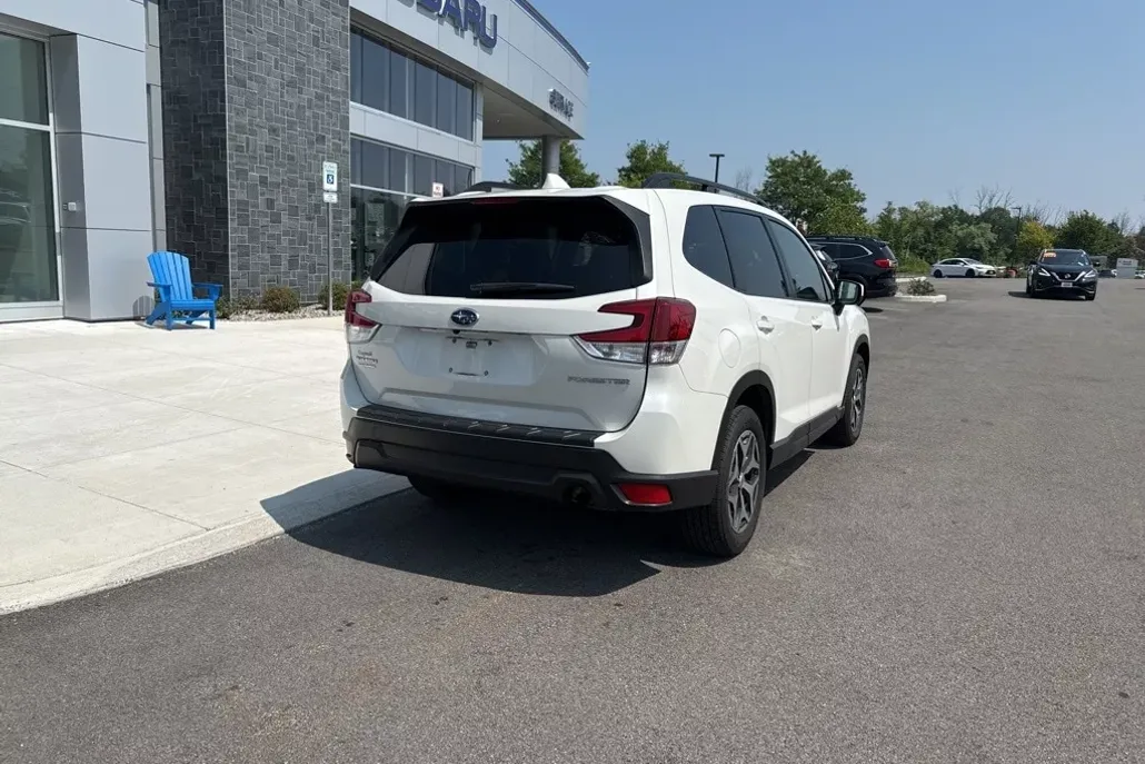 2020 Subaru Forester Premium photo 1