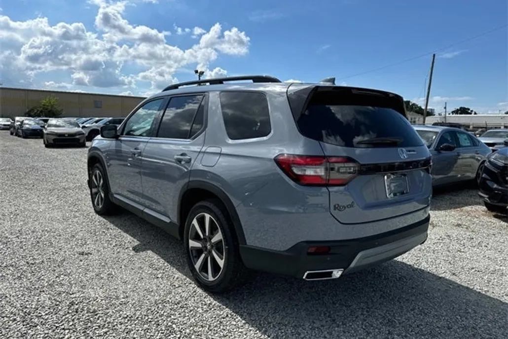 2025 Honda Pilot Touring photo 1