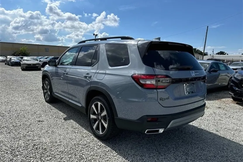 2025 Honda Pilot Touring photo 1