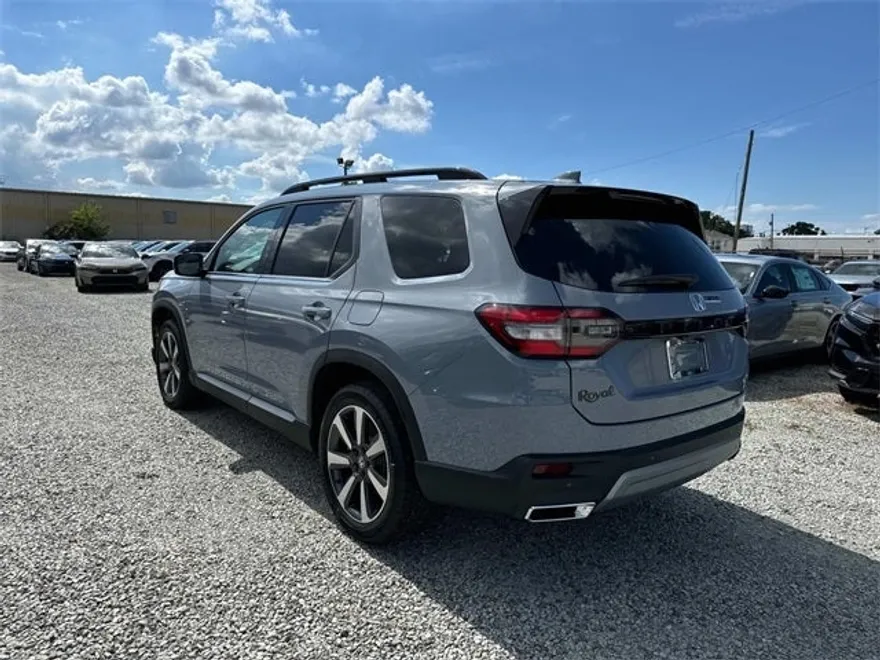 2025 Honda Pilot Touring photo 1