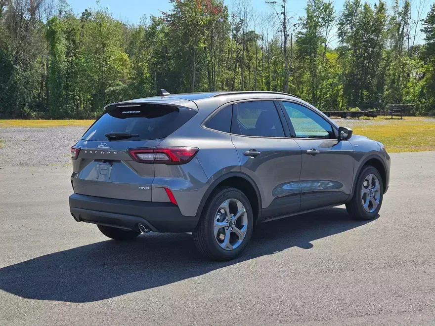 2025 Ford Escape ST-Line photo 1