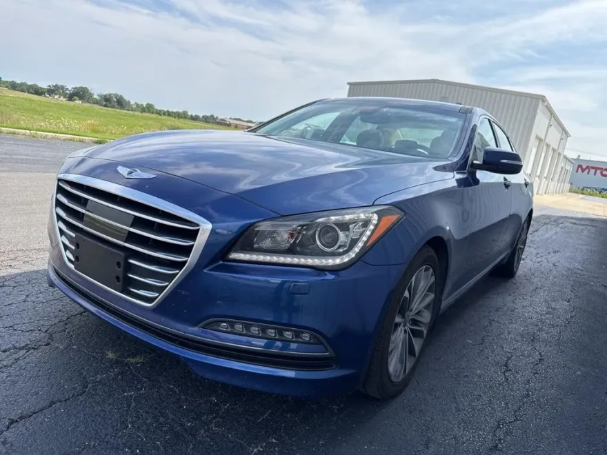 2016 Hyundai Genesis 3.8 photo 1