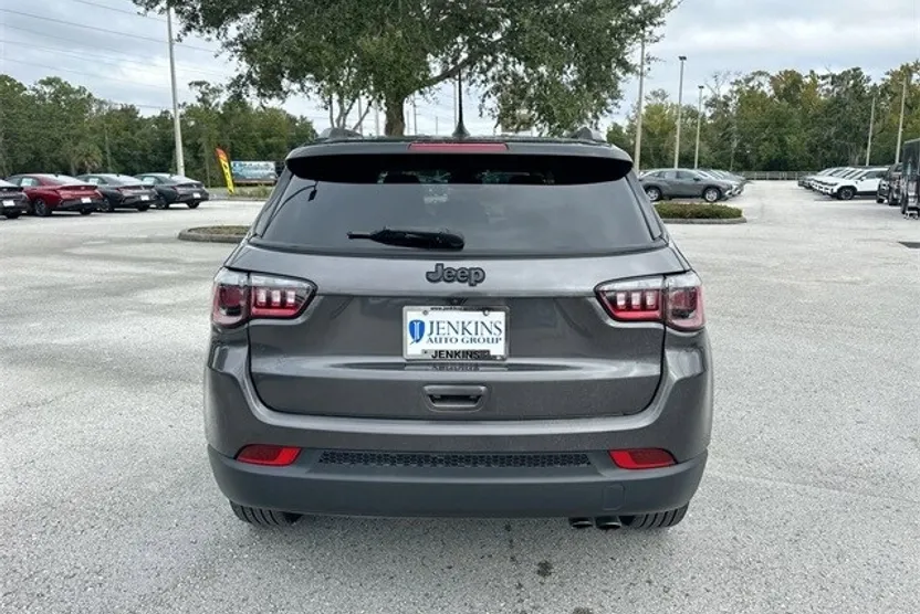 2022 Jeep Compass Latitude photo 1