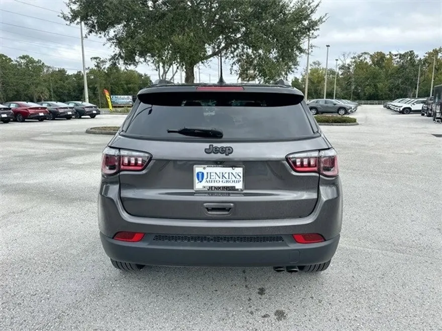 2022 Jeep Compass Latitude photo 1