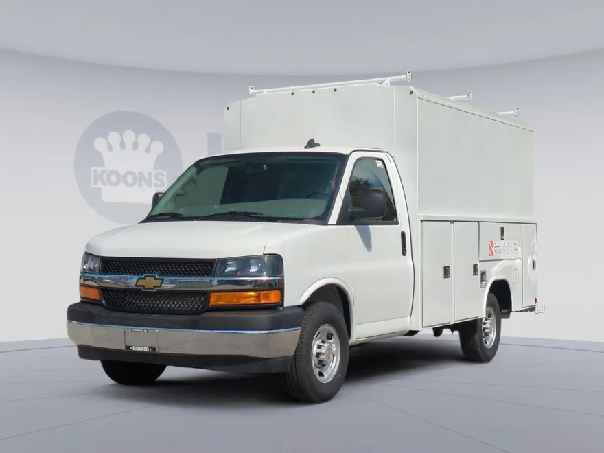 2024 Chevrolet Express Cutaway 3500 photo 1