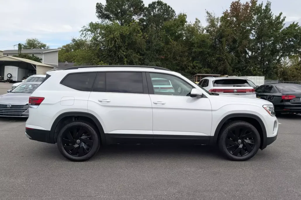 2026 Volkswagen Atlas SE Technology photo 1