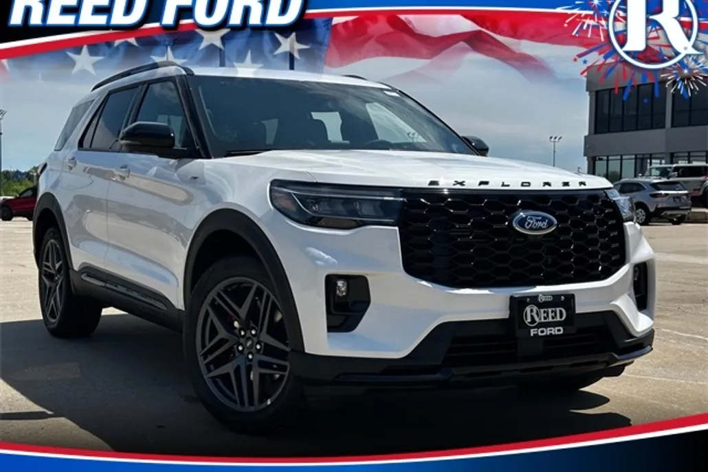 2025 Ford Explorer ST-Line photo 1