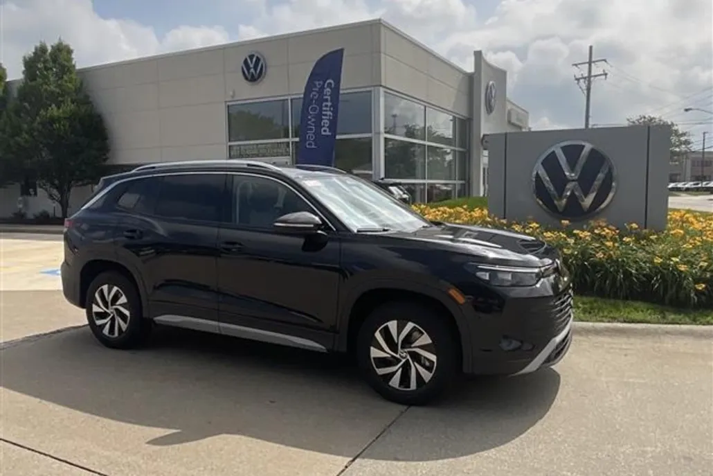 2025 Volkswagen Tiguan S photo 1