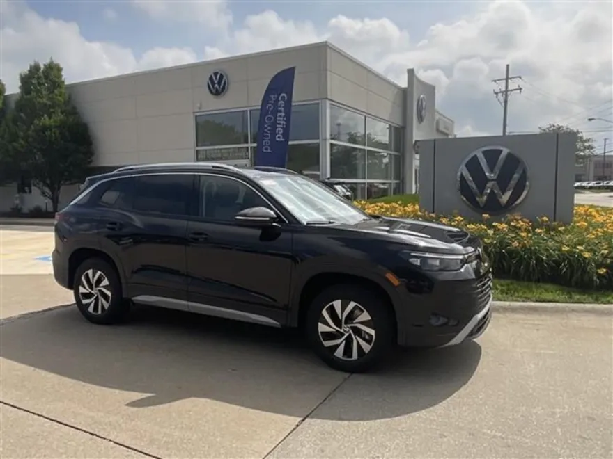 2025 Volkswagen Tiguan S photo 1