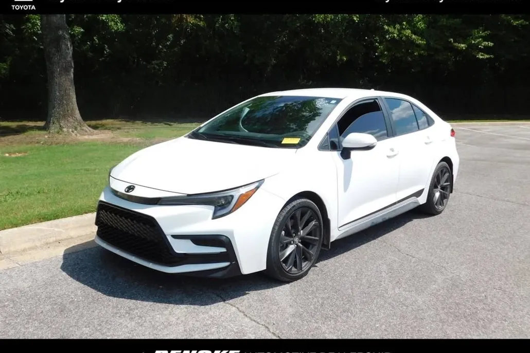 2024 Toyota Corolla SE photo 1