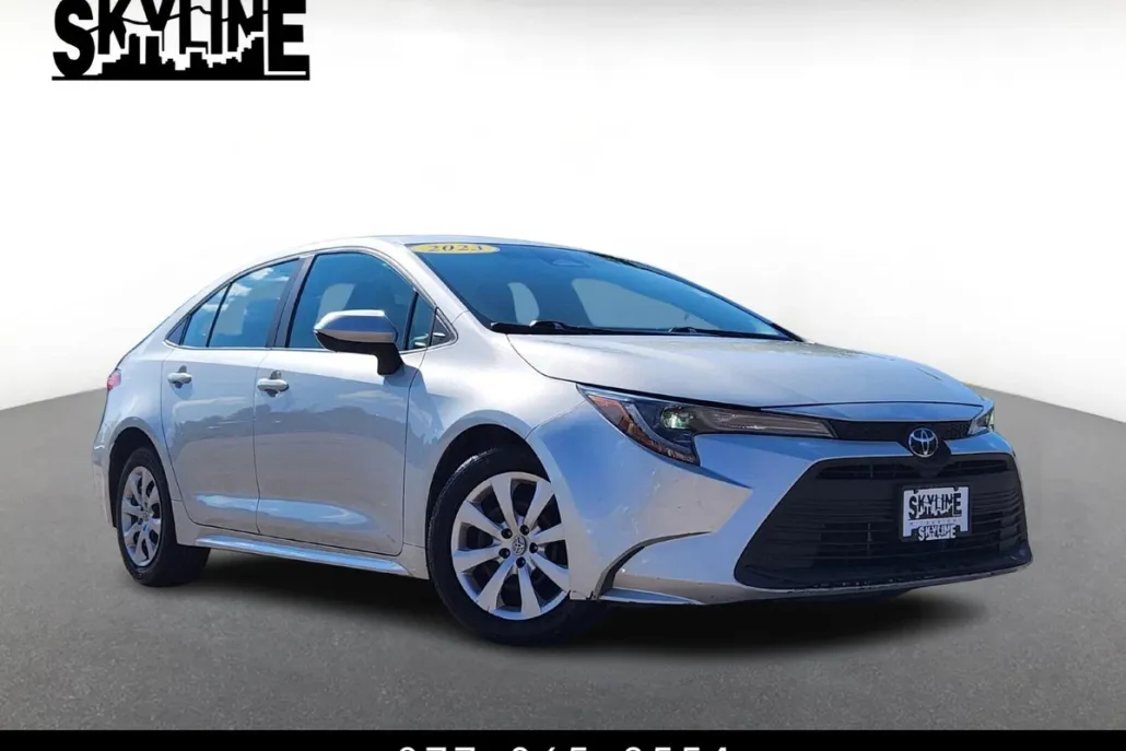 2023 Toyota Corolla LE photo 1