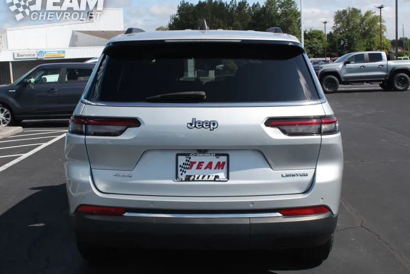 2023 Jeep Grand Cherokee Limited photo 1