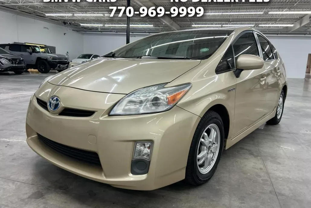 2010 Toyota Prius Three photo 1