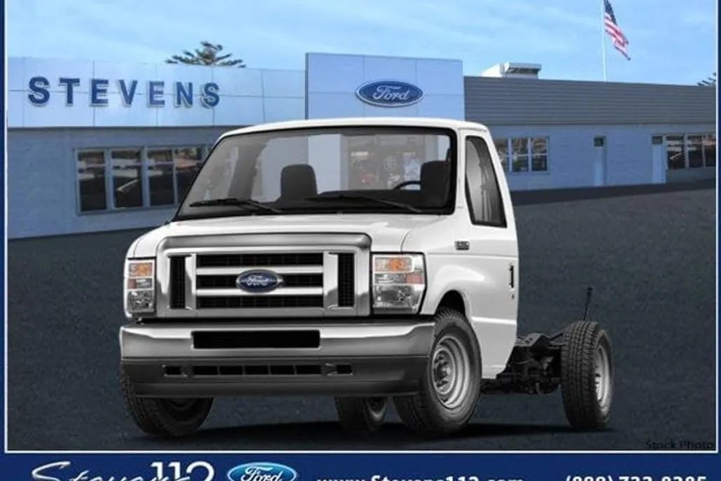 2025 Ford E-350 photo 1