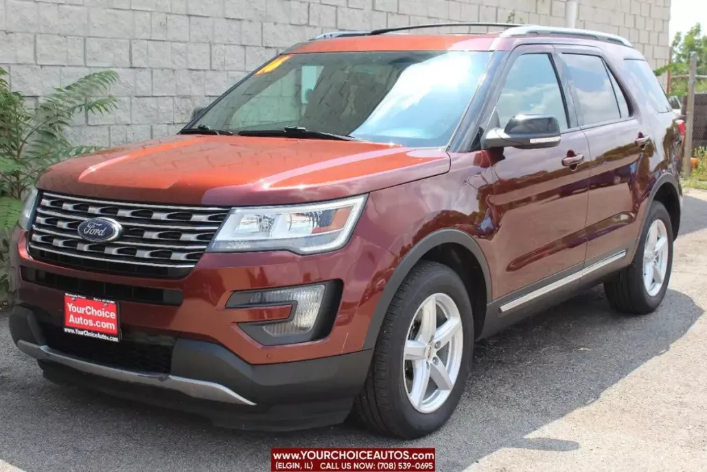 2016 Ford Explorer XLT photo 1