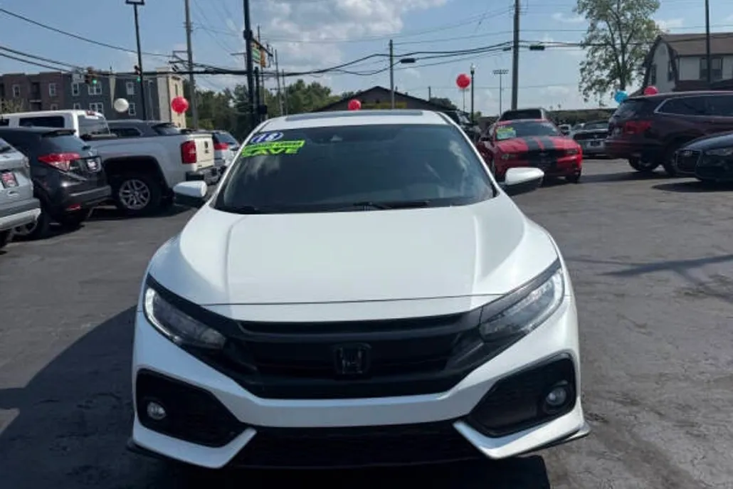 2018 Honda Civic Sport Touring photo 1