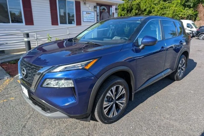 2022 Nissan Rogue SV photo 1