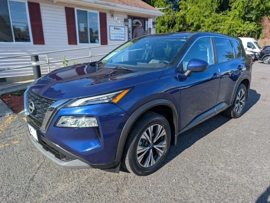 2022 Nissan Rogue SV photo 1