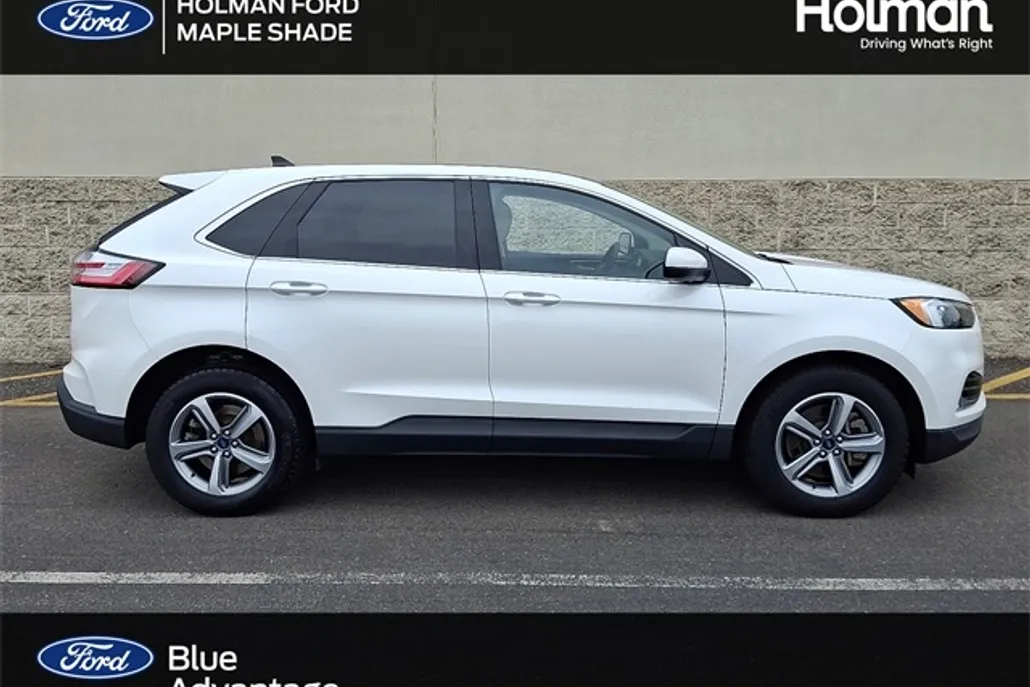 2022 Ford Edge SEL photo 1