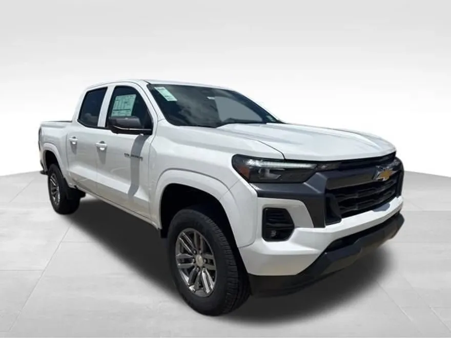 2025 Chevrolet Colorado Work Truck LT photo 1