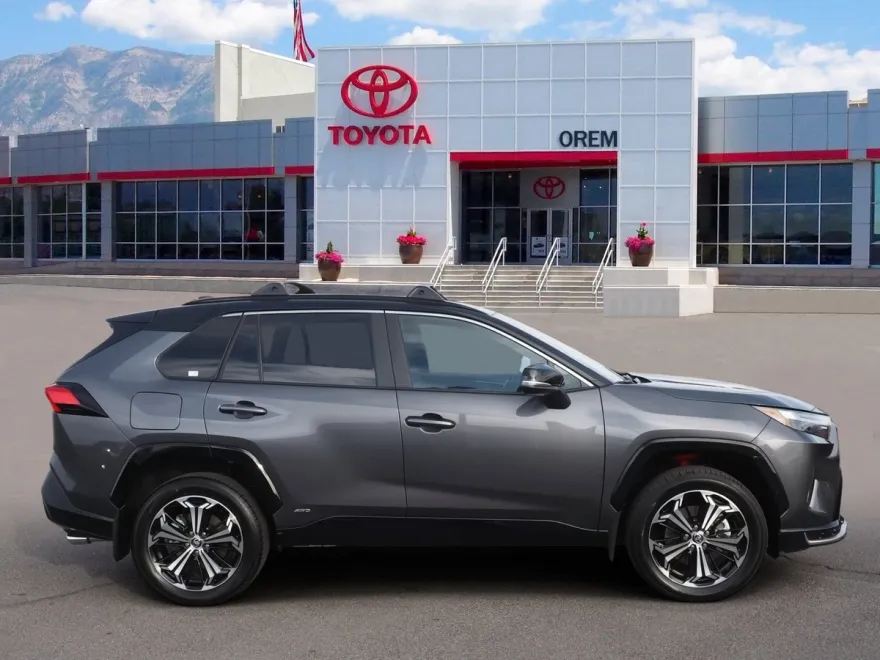 2025 Toyota RAV4 Hybrid XSE photo 1