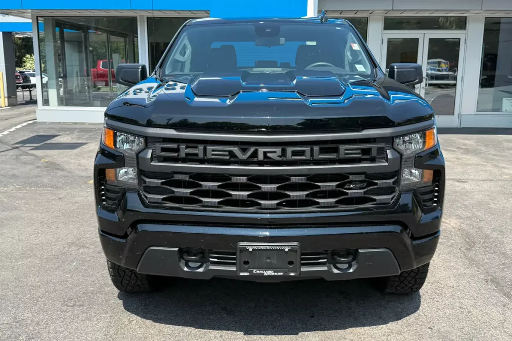 2025 Chevrolet Silverado 1500 Custom Trail Boss photo 1