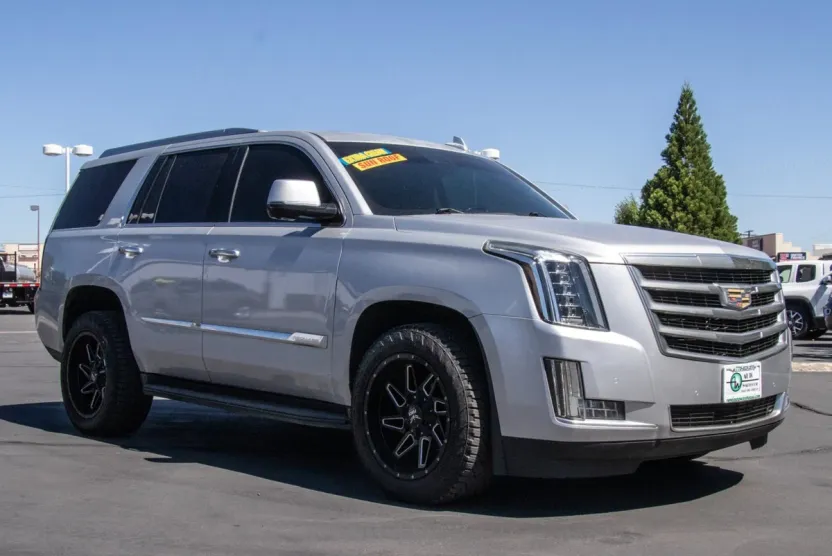 2015 Cadillac Escalade Luxury photo 1