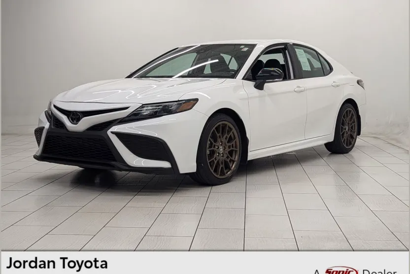 2023 Toyota Camry SE photo 1