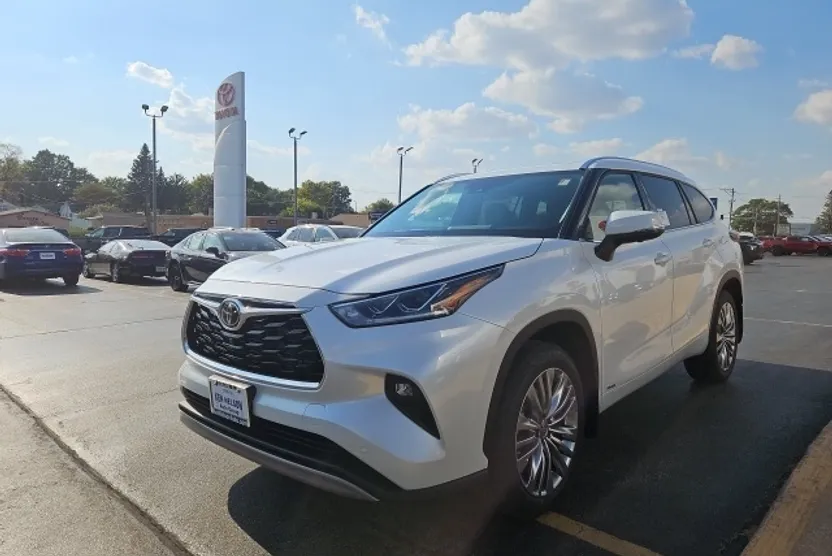 2025 Toyota Highlander Hybrid Platinum photo 1