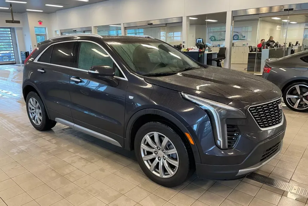 2023 Cadillac XT4 Premium Luxury photo 1