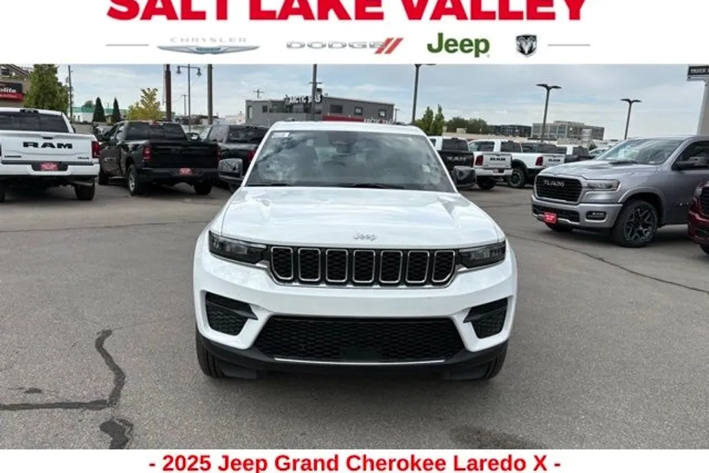 2025 Jeep Grand Cherokee Laredo photo 1