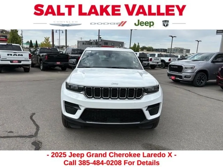 2025 Jeep Grand Cherokee Laredo photo 1