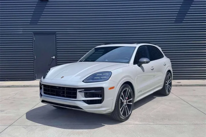 2025 Porsche Cayenne GTS photo 1