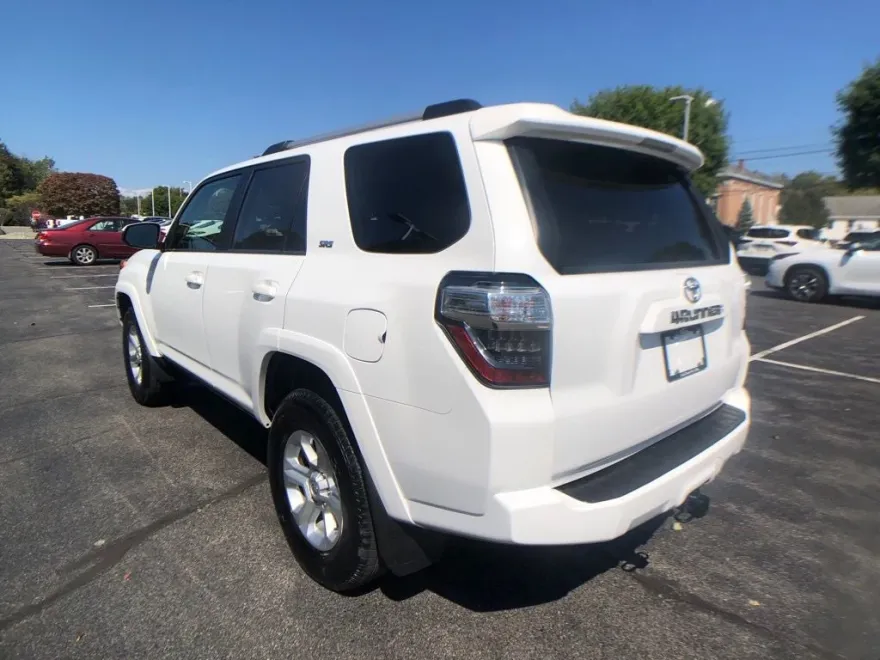 2024 Toyota 4Runner SR5 4WD photo 1