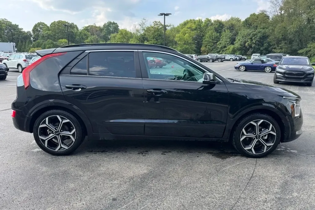 2023 Kia Niro EX Touring photo 1