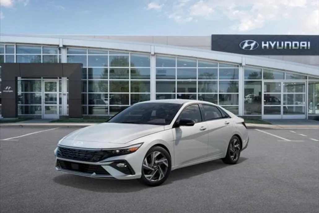 2025 Hyundai Elantra SEL Sport photo 1