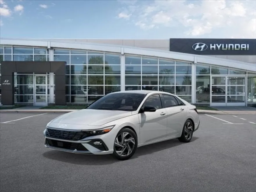 2025 Hyundai Elantra SEL Sport photo 1