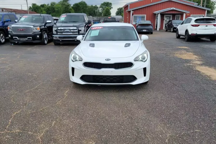 2019 Kia Stinger photo 1