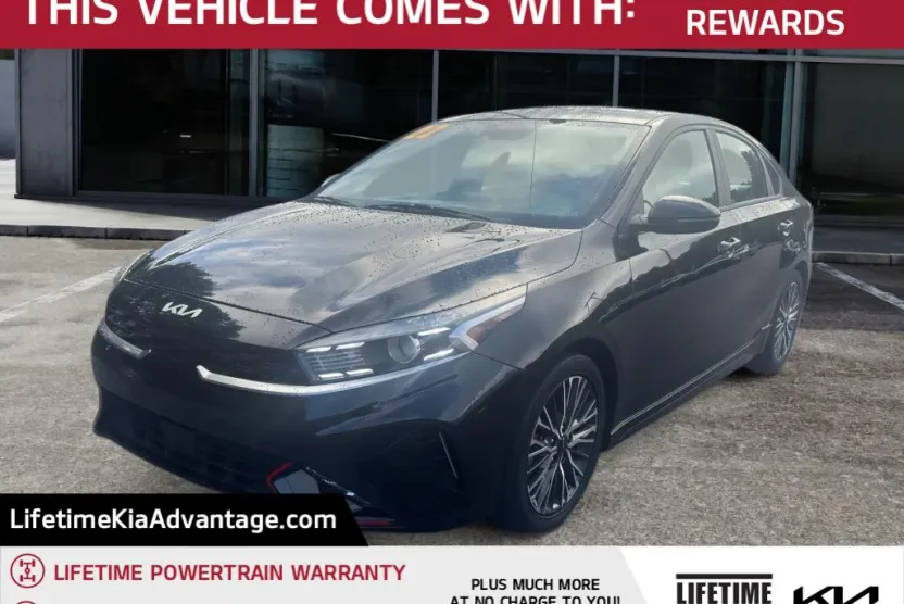 2022 Kia Forte GT-Line photo 1