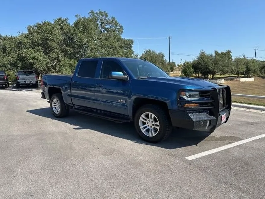 2018 Chevrolet Silverado LT photo 1
