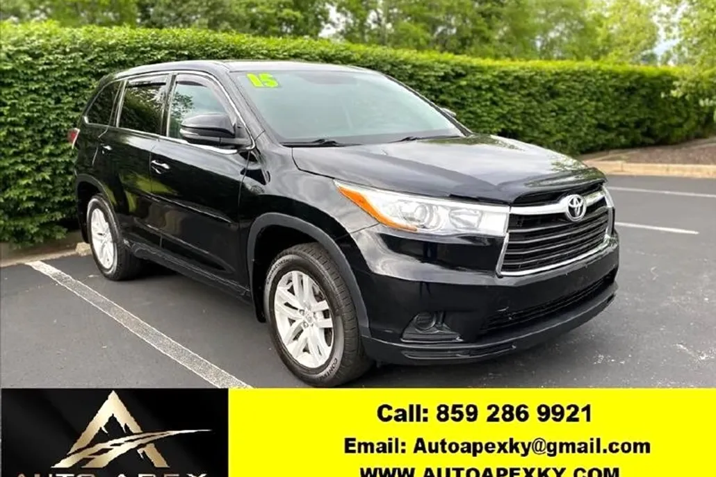 2015 Toyota Highlander LE photo 1