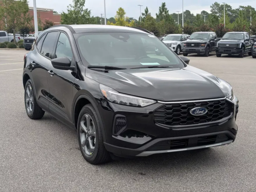 2025 Ford Escape ST-Line photo 1