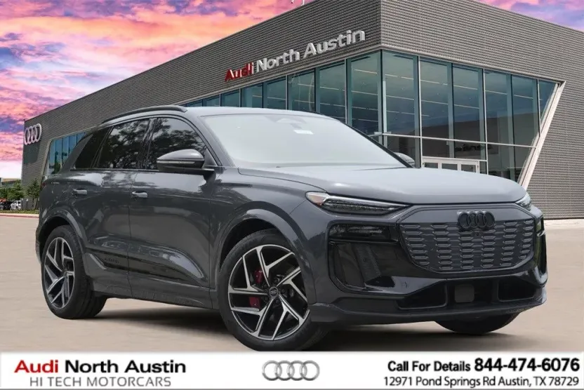 2025 Audi e-tron Premium photo 1