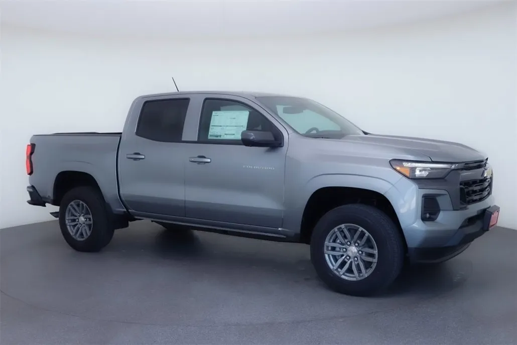 2026 Chevrolet Colorado LT photo 1